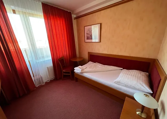 Yura Hotel Celadna Bazen A Sauny Zdarma